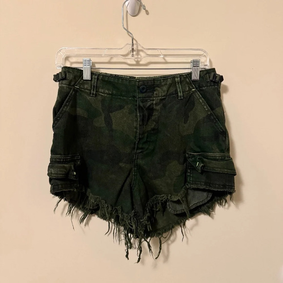 NWOT Free People Commander Cutoff Printed Shorts - Army - SIZE 2 - Picture 4 of 7